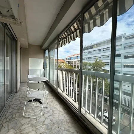 C062 Fonctionne Proche Du Centre Lägenhet